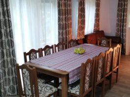 Scaune din lemn masiv cu spătar în Bihor - peste 100 de modele vintage